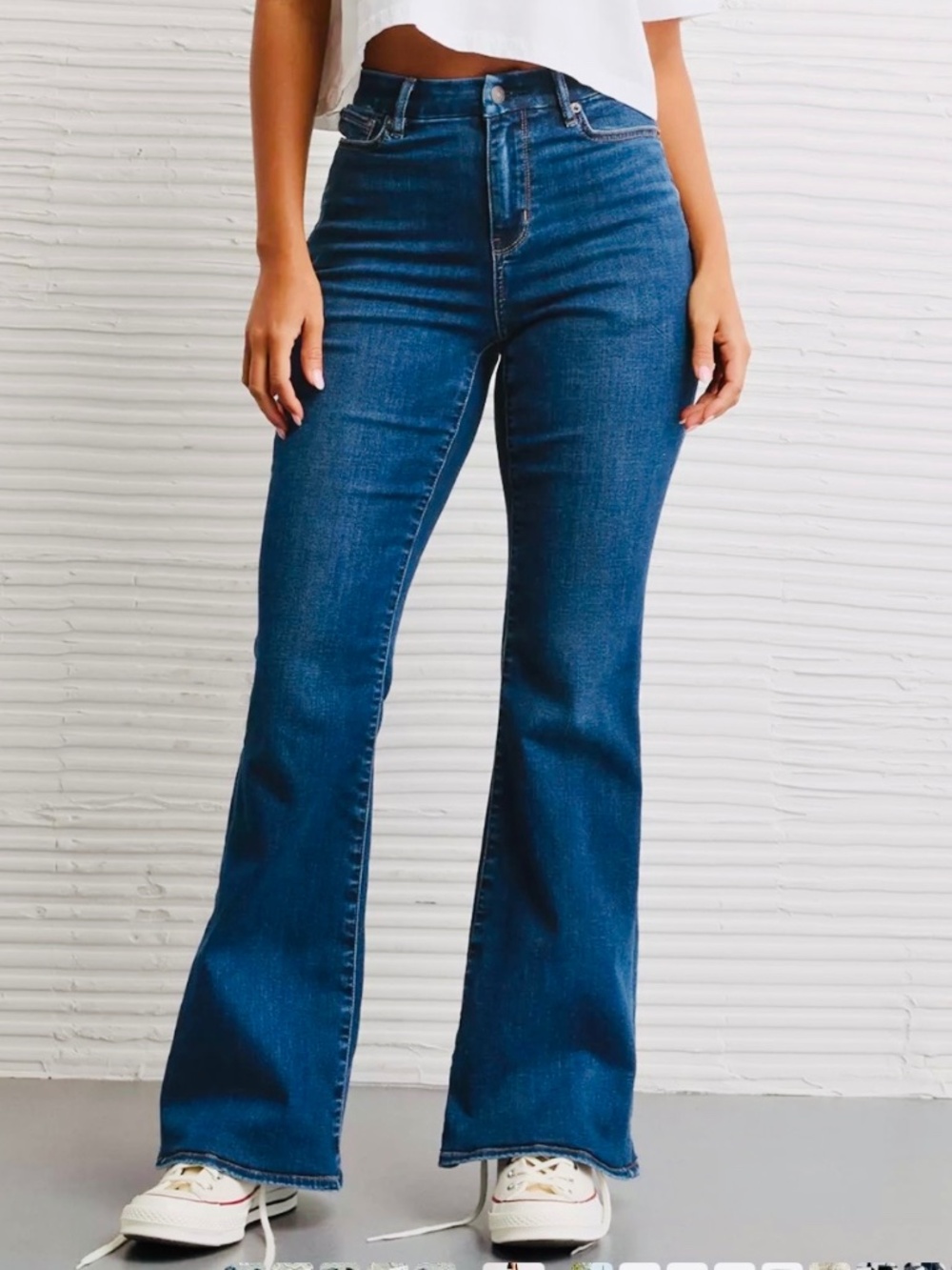 NWT Super high rise American Eagle Curvy Flare jeans Size 4 regular
